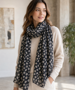 Alternative view of Daisy Bloom Scarf