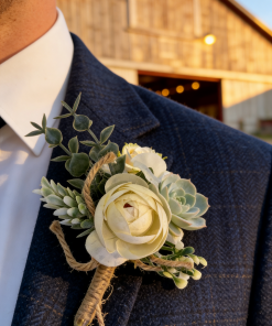 Alternative view of Elegant Boutonnière