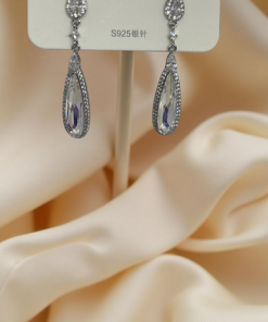 Earring Dangling long tear drop sharp