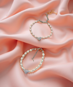 Heart bracelet with shell pearls and silver beads