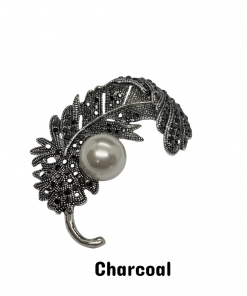 Brooch Pearl on  the leaf