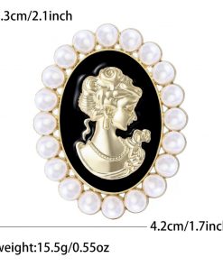 Brooch Cameo Around Pearls